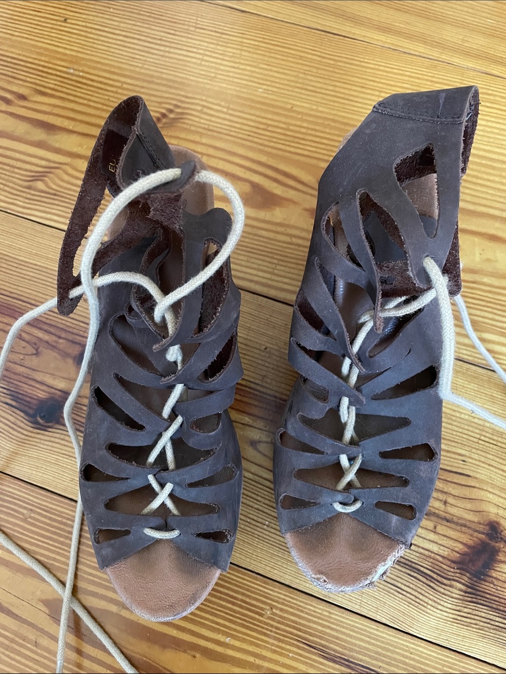 Musse & Cloud Brown Suede Lace-Up Cutout platform Heels size 7